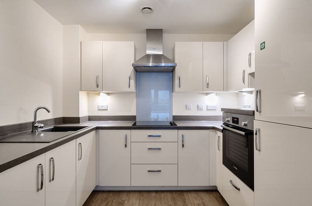 Property photo 2 of 13 1416306-11-69A19F...