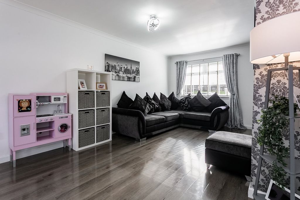 Property photo 2 of 32