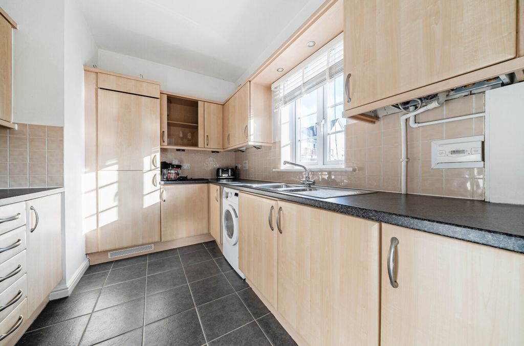 Property photo 3 of 21 Kitchen