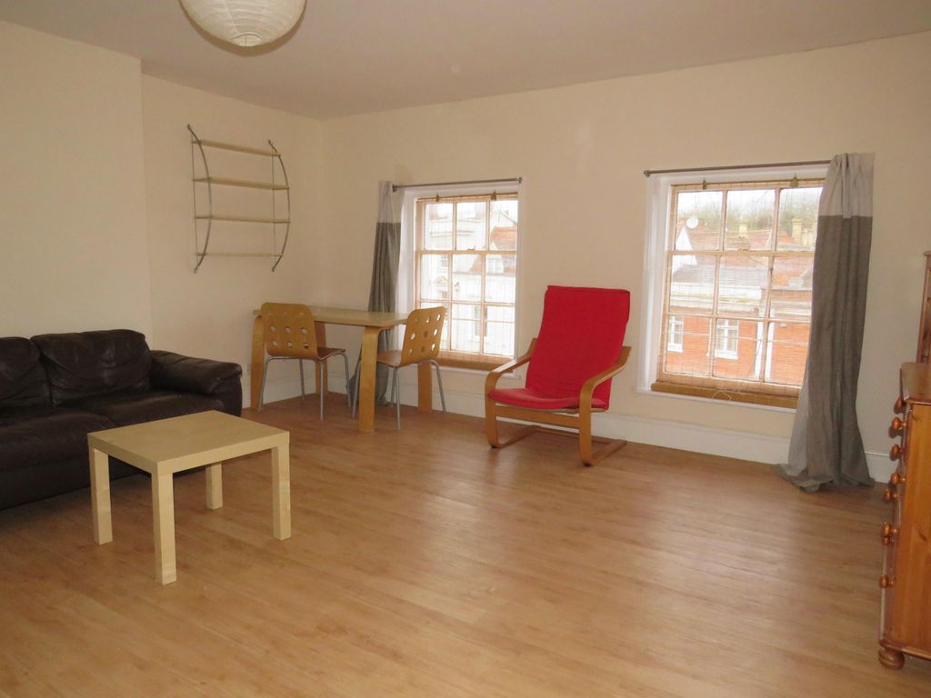 Property photo 3 of 7 Living Room