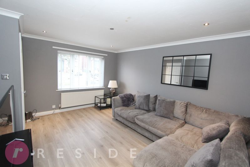 Property photo 2 of 17 Lounge