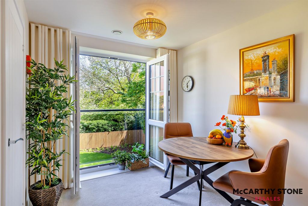 Property photo 2 of 28 8598437-Interior20-800.Jpg