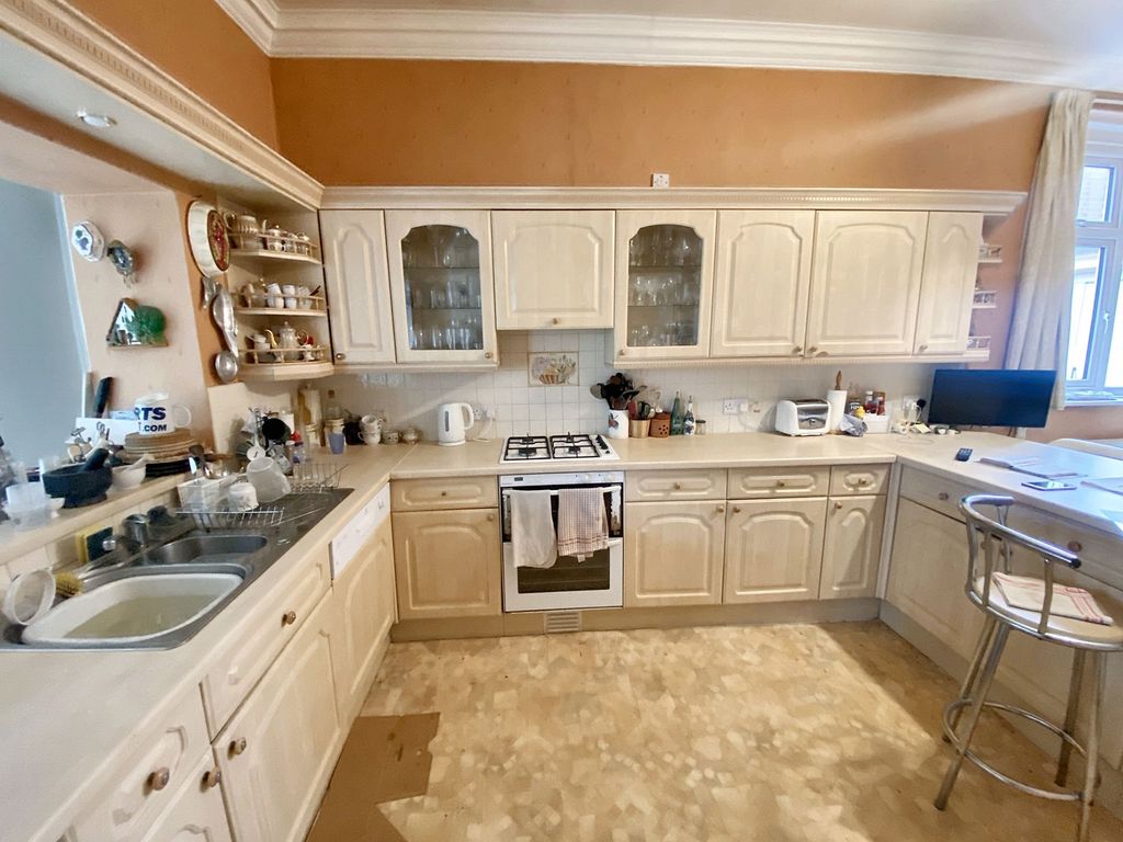 Property photo 3 of 37