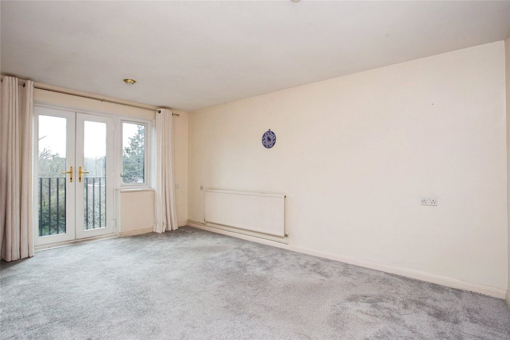 Property photo 2 of 11 Living Room