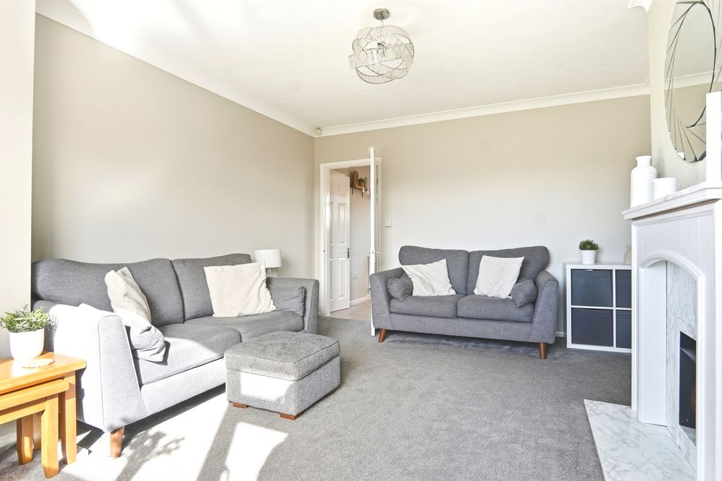 Property photo 2 of 12 Kelmscott3