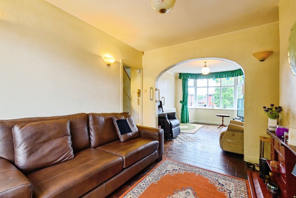 Property photo 2 of 17 Photo