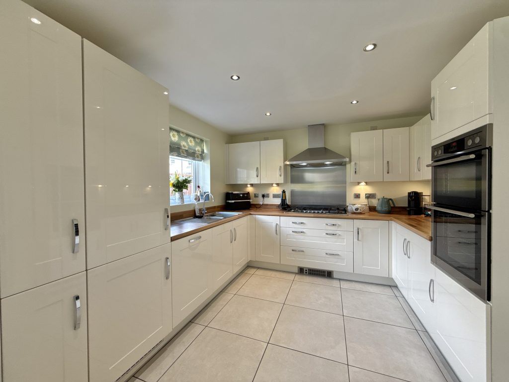 Property photo 2 of 27