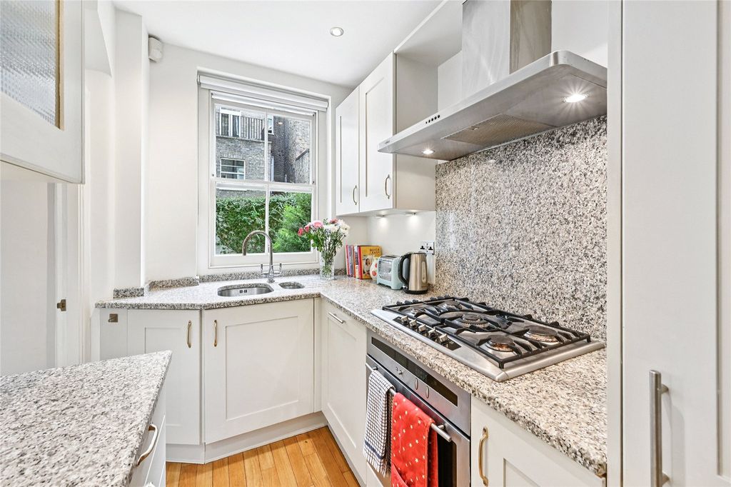 Property photo 3 of 14 Kitchen