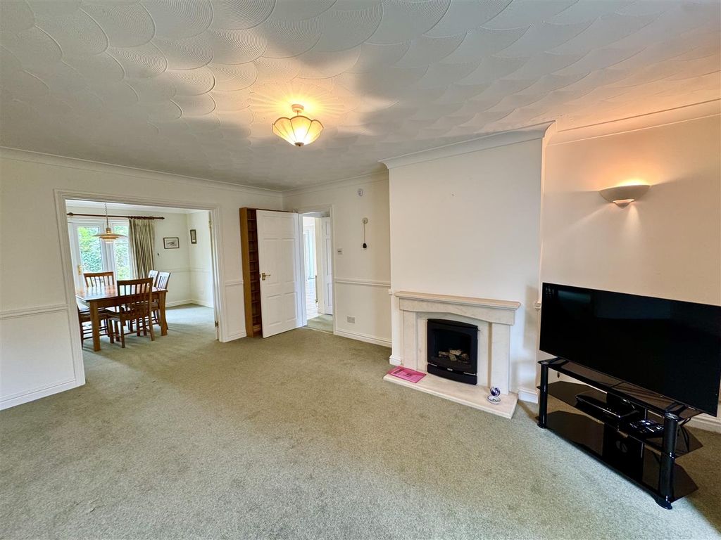 Property photo 3 of 21 Living Room