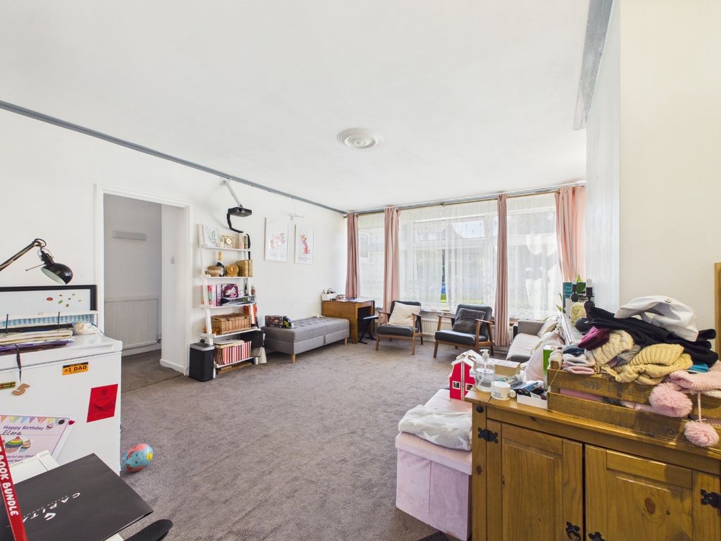 Property photo 3 of 11 4880464