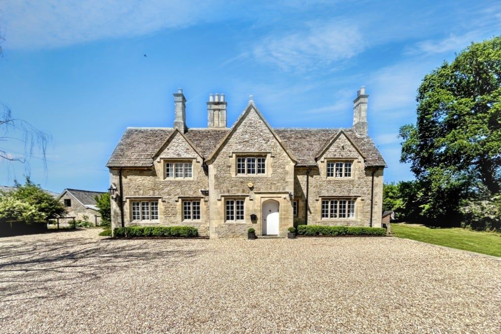 Property photo 2 of 17