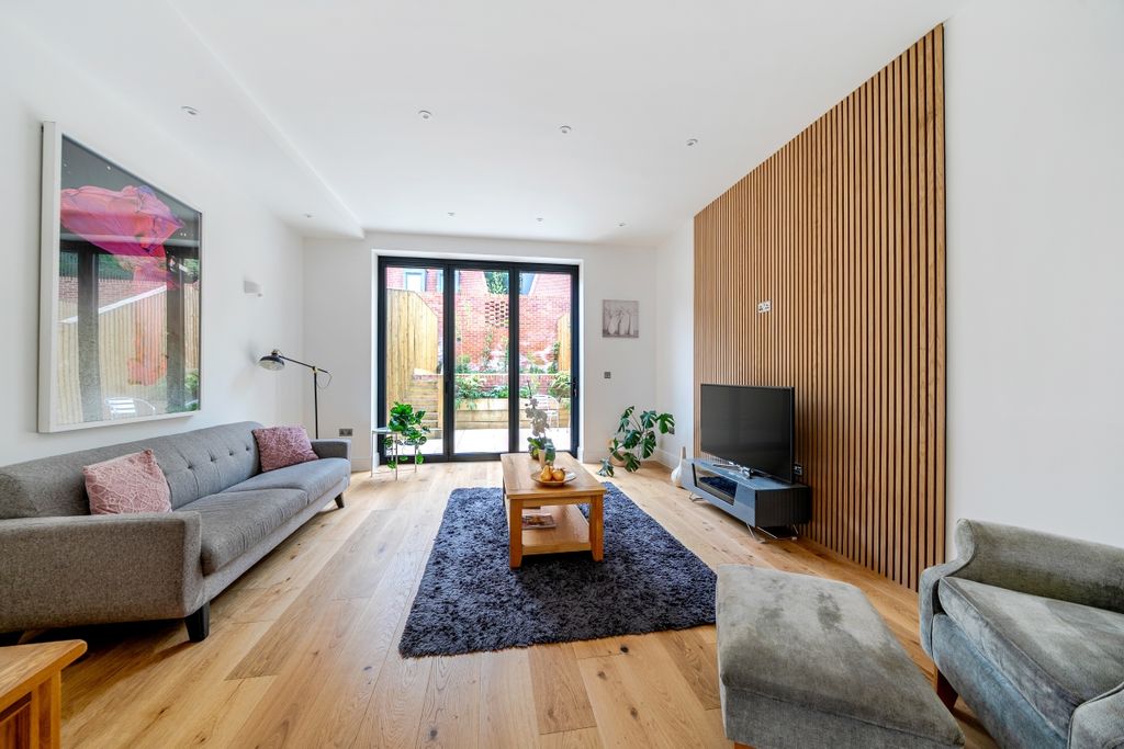 Property photo 1 of 15 1294965-9-6826281...