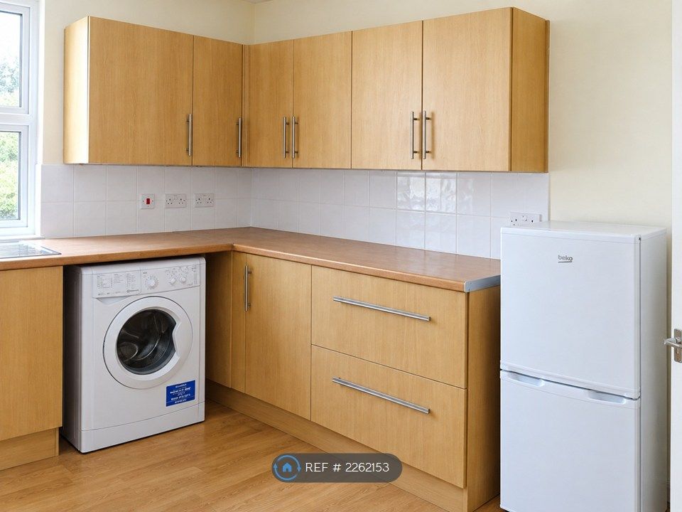 Property photo 3 of 10 Kitchen