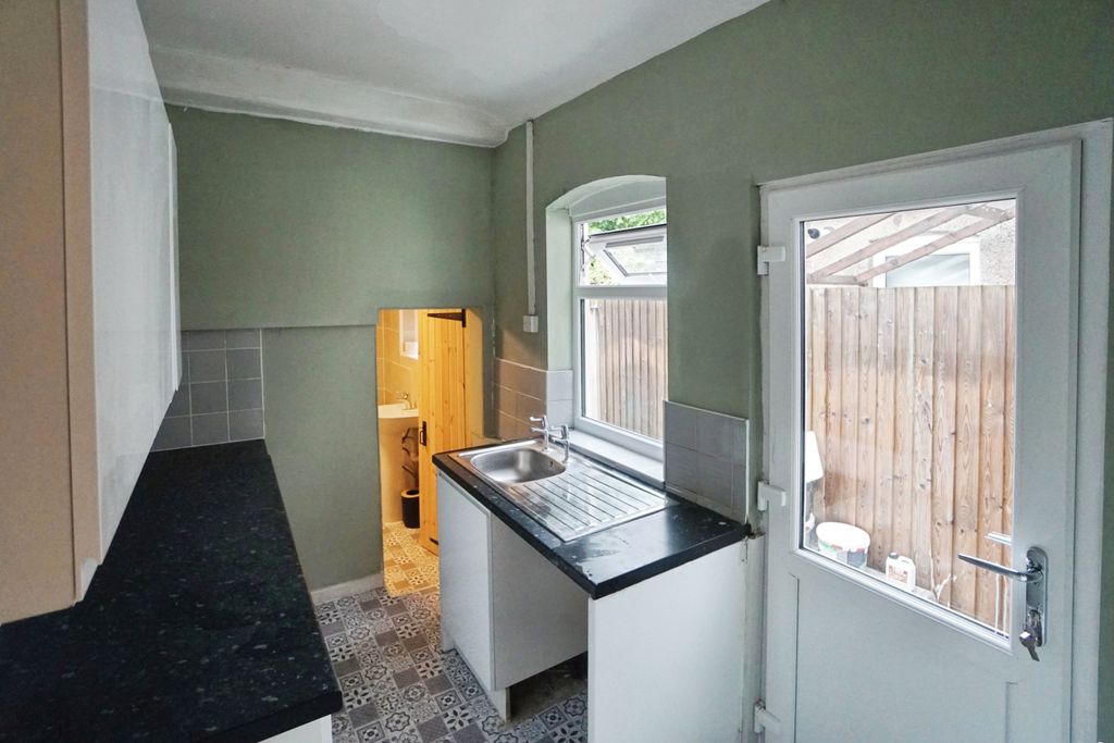 Property photo 2 of 14 Kitchen