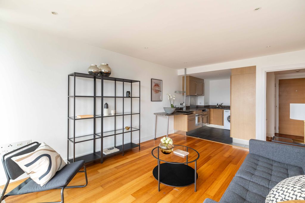 Property photo 3 of 14 Picture 3