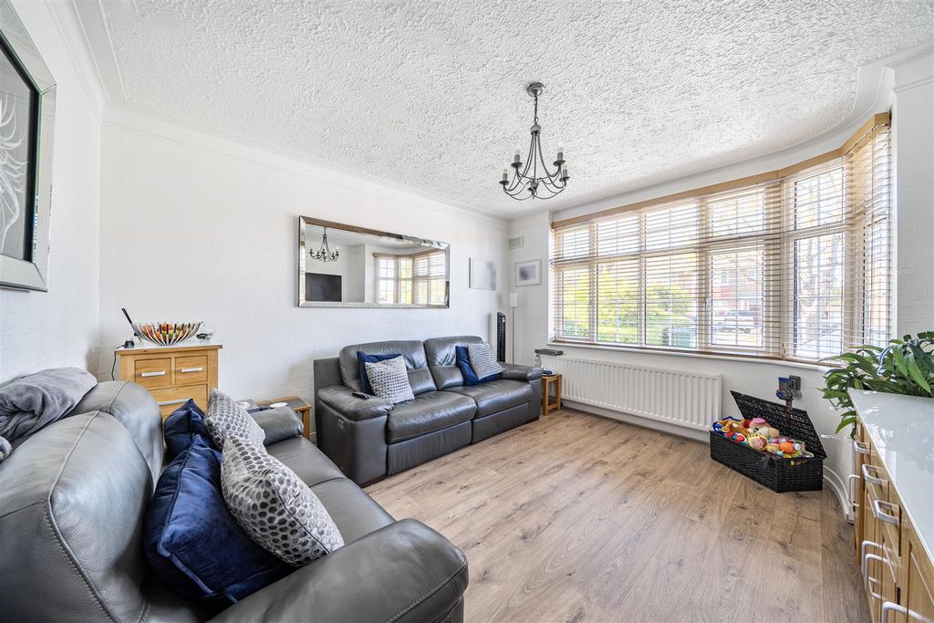 Property photo 3 of 20 1451557-12-69Eba0cd4B145.Jpg