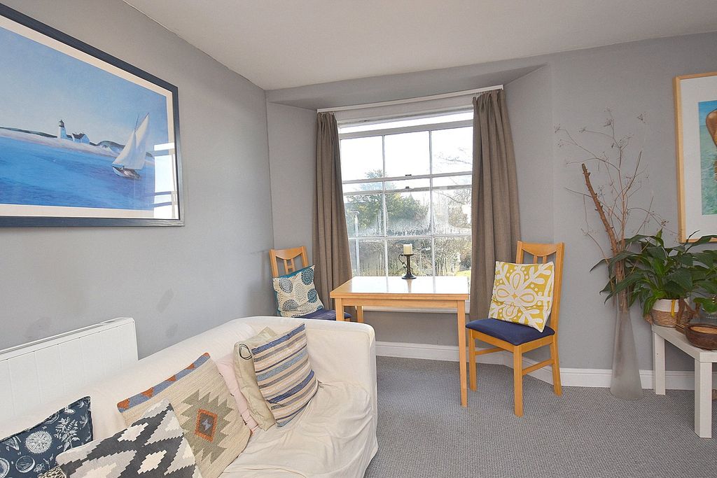 Property photo 3 of 8 Picture No. 12