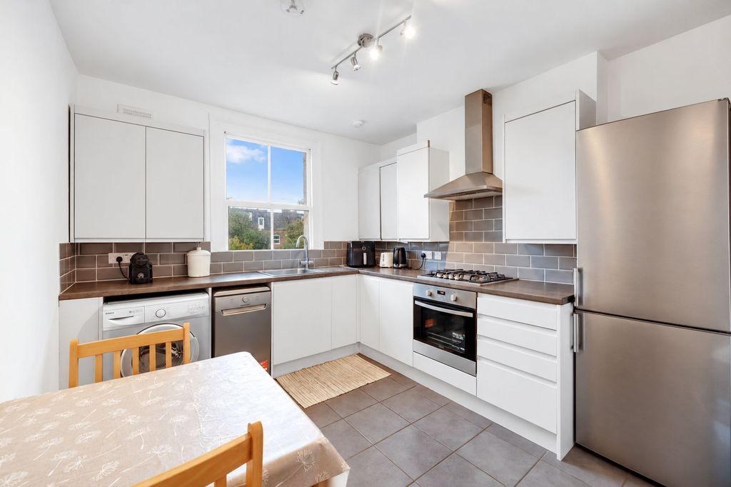 Property photo 2 of 11 Kitchen