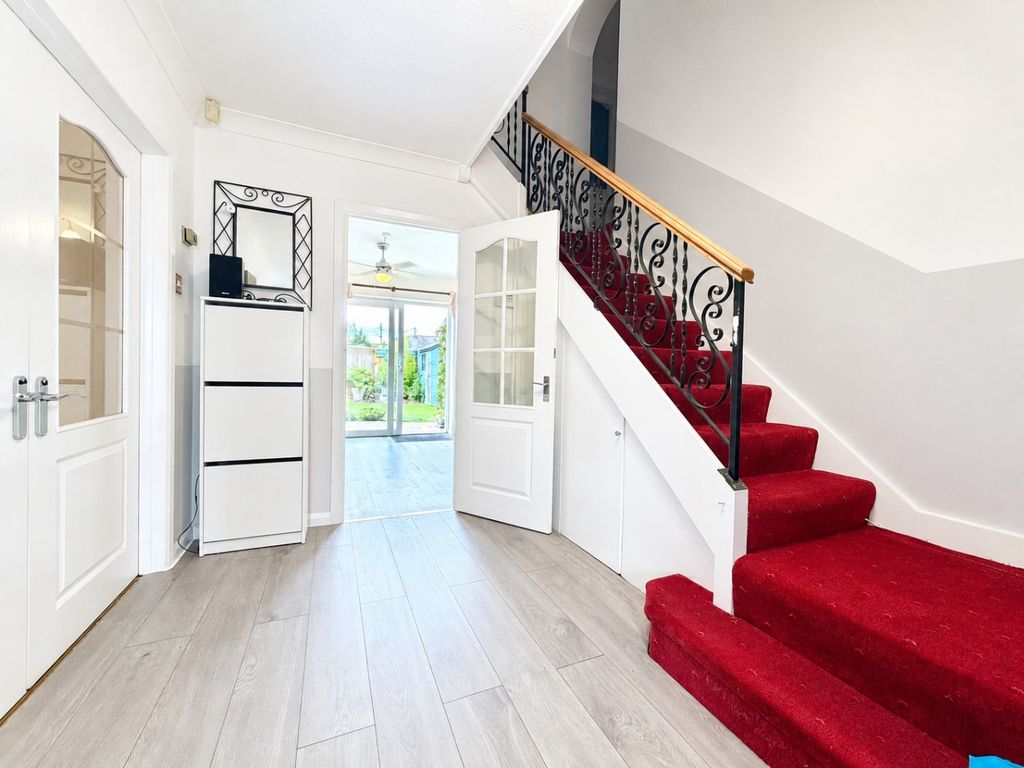 Property photo 2 of 20 4179844