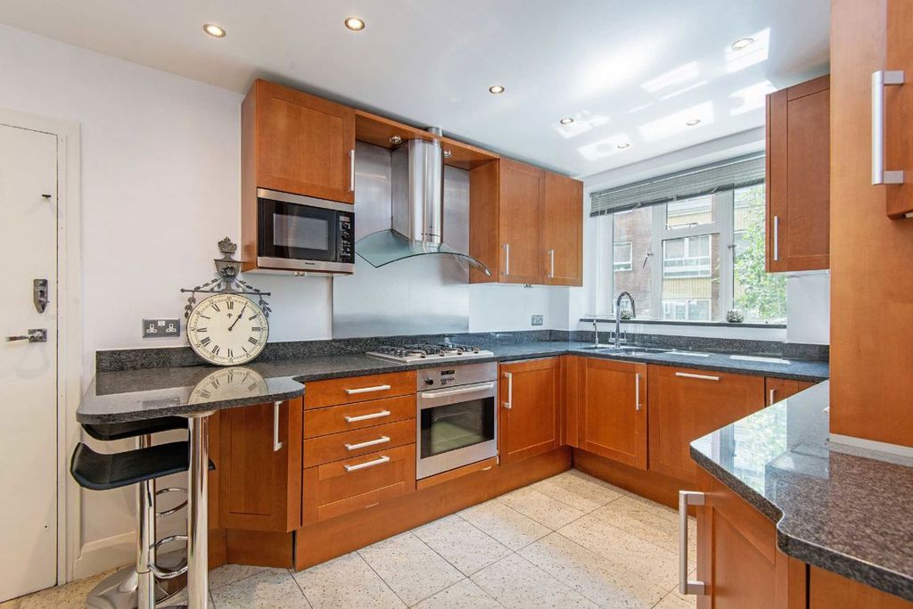 Property photo 3 of 11