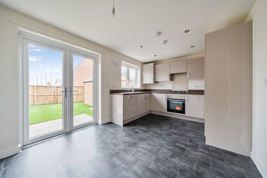 Property photo 3 of 12 Kitchen