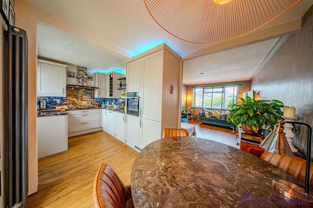 Property photo 1 of 25