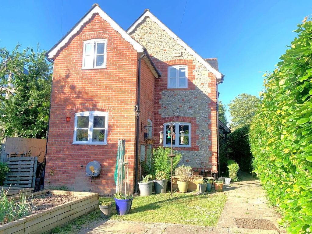 Property photo 1 of 18 Tillside Front.Jpg