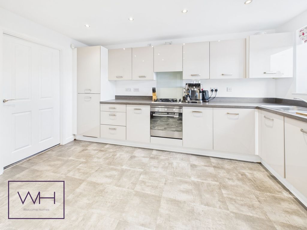 Property photo 3 of 20 Cam03785G0-Pr0325-Still006