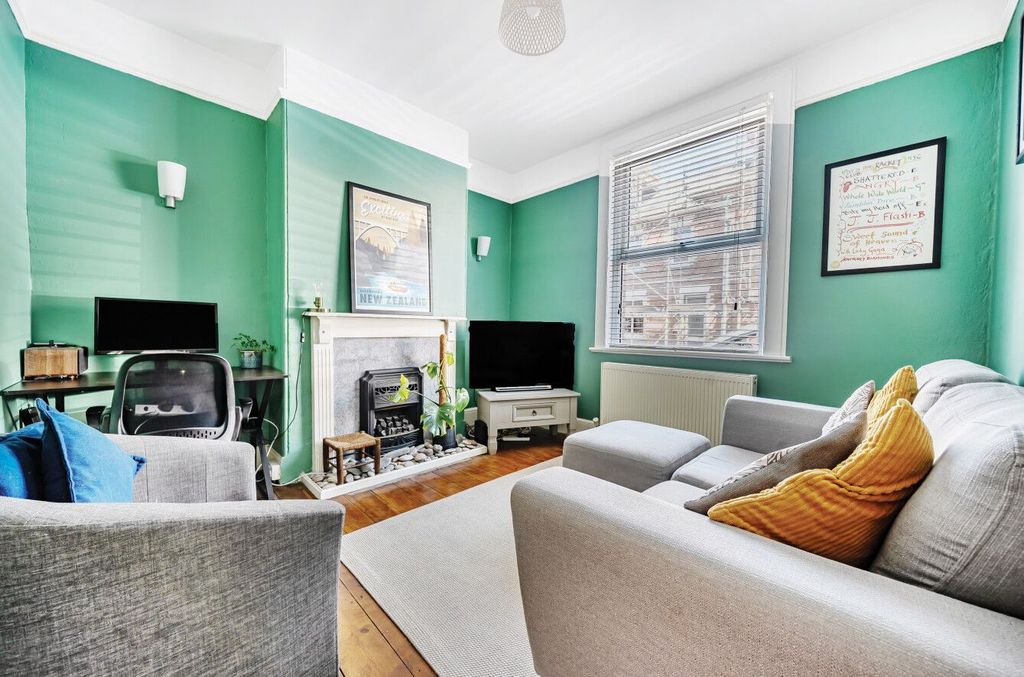 Property photo 2 of 11