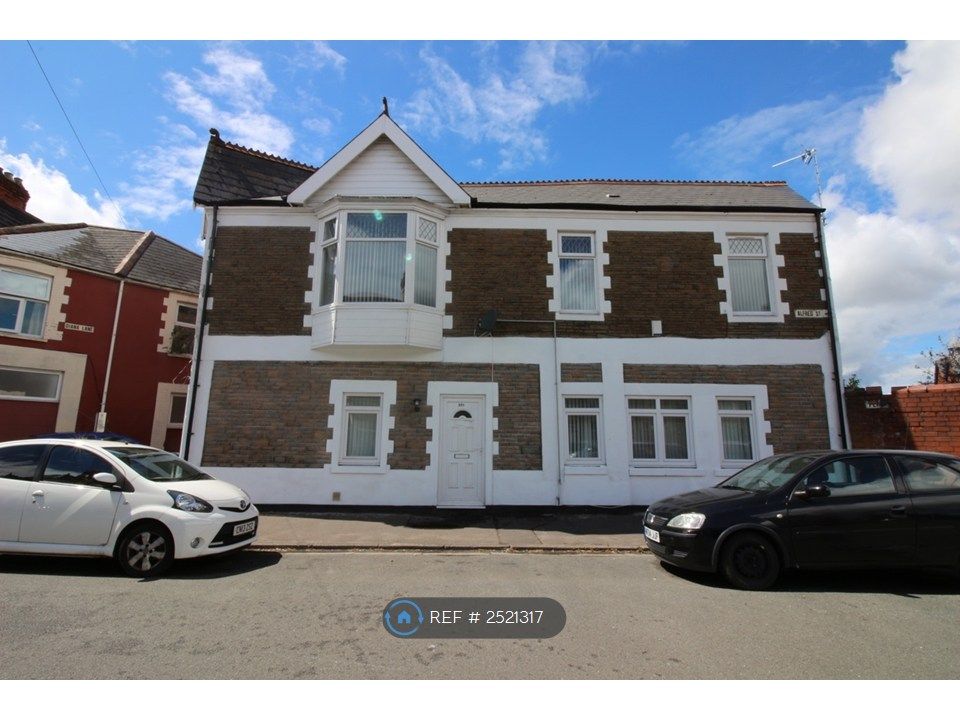 Property photo 3 of 11 Unique Detached Building