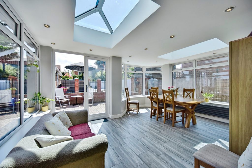 Property photo 3 of 20 Conservatory