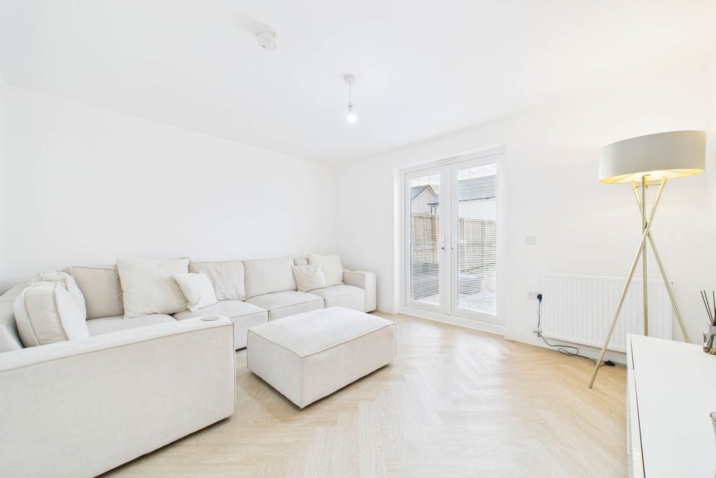 Property photo 3 of 20