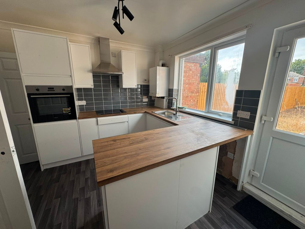 Property photo 2 of 6 Kitchen