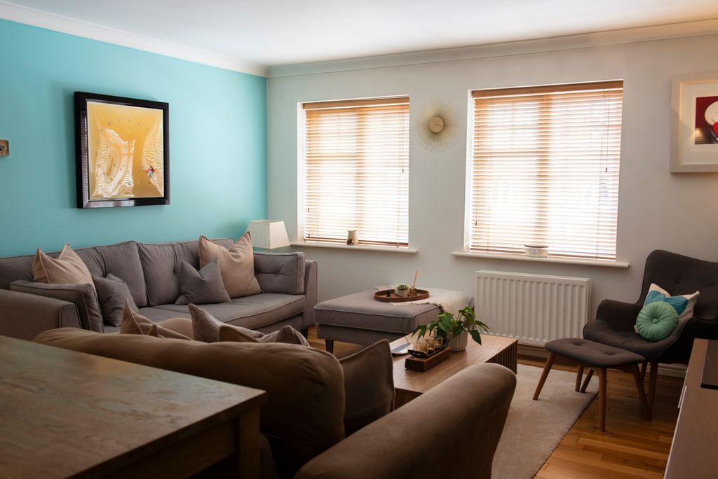 Property photo 2 of 21 Lounge 2.Jpg