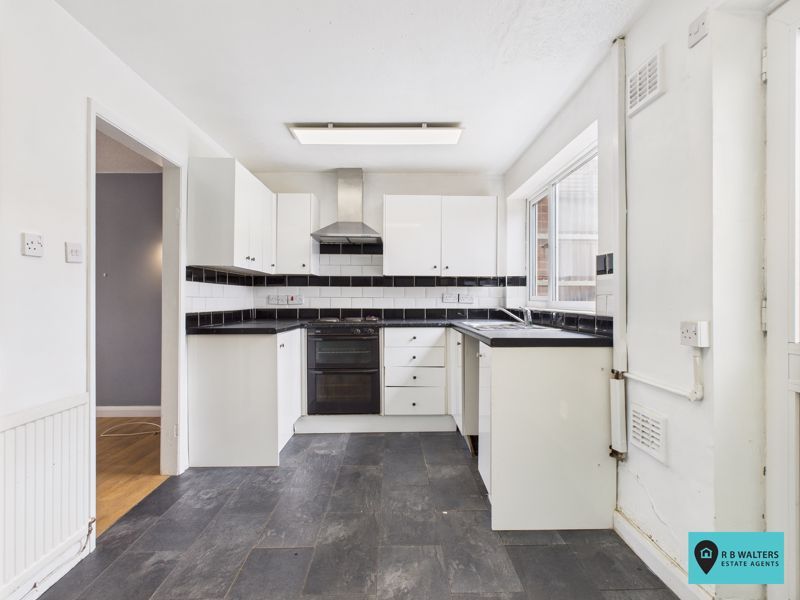 Property photo 3 of 10 Kitchen
