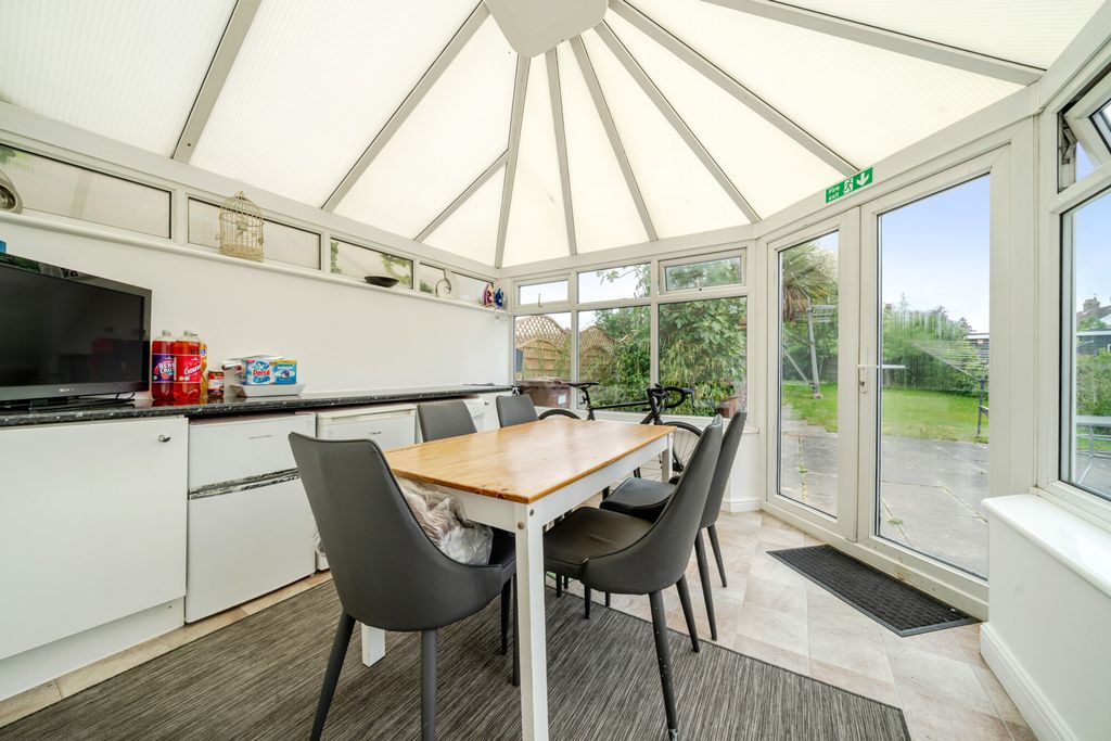 Property photo 2 of 23 Conservatory