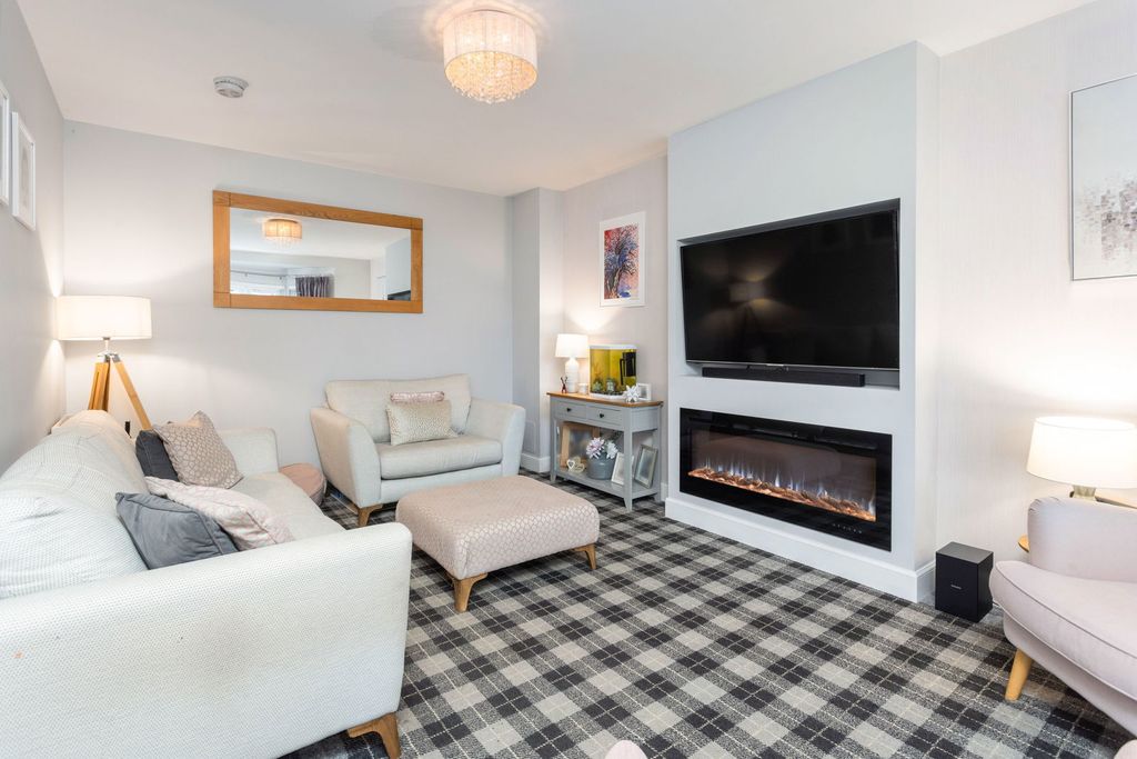 Property photo 3 of 35