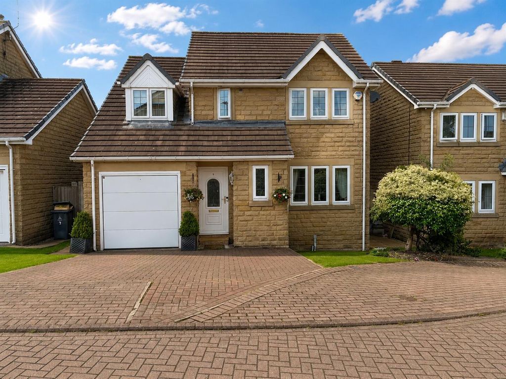 4 bed detached house for saleManor Park, Dewsbury WF12
