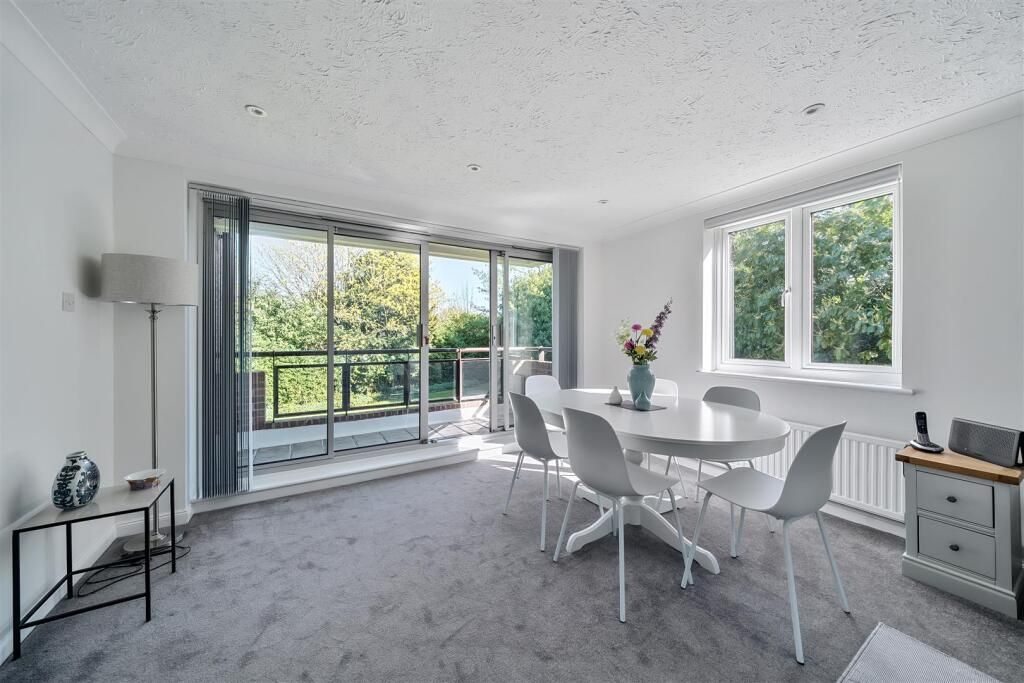 Property photo 2 of 12 Image