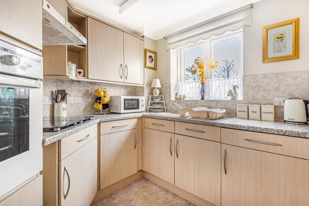 Property photo 3 of 10 Kitchen