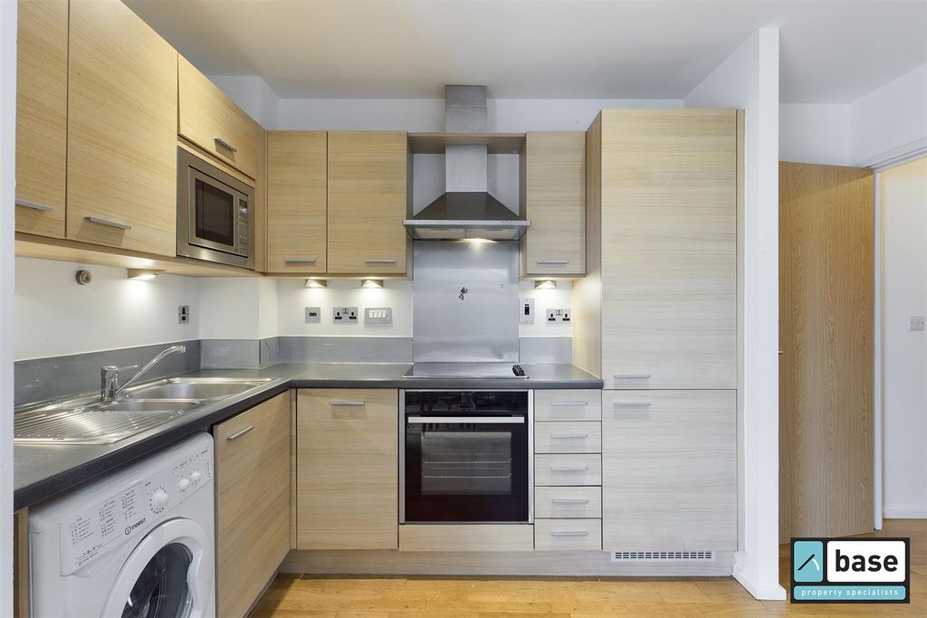 Property photo 2 of 12 Kitchen