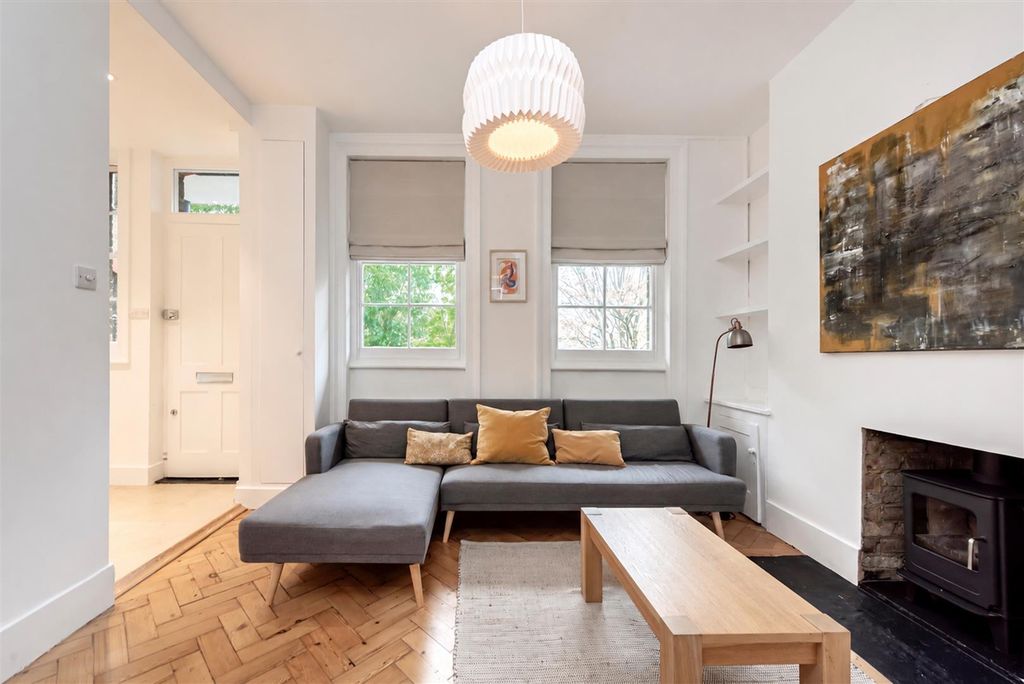 Property photo 3 of 11 Avonmore Place