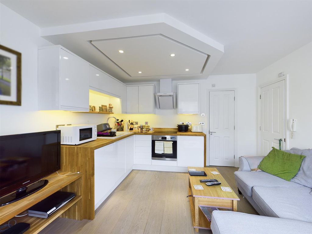Property photo 2 of 5 Lounge/Kitchen