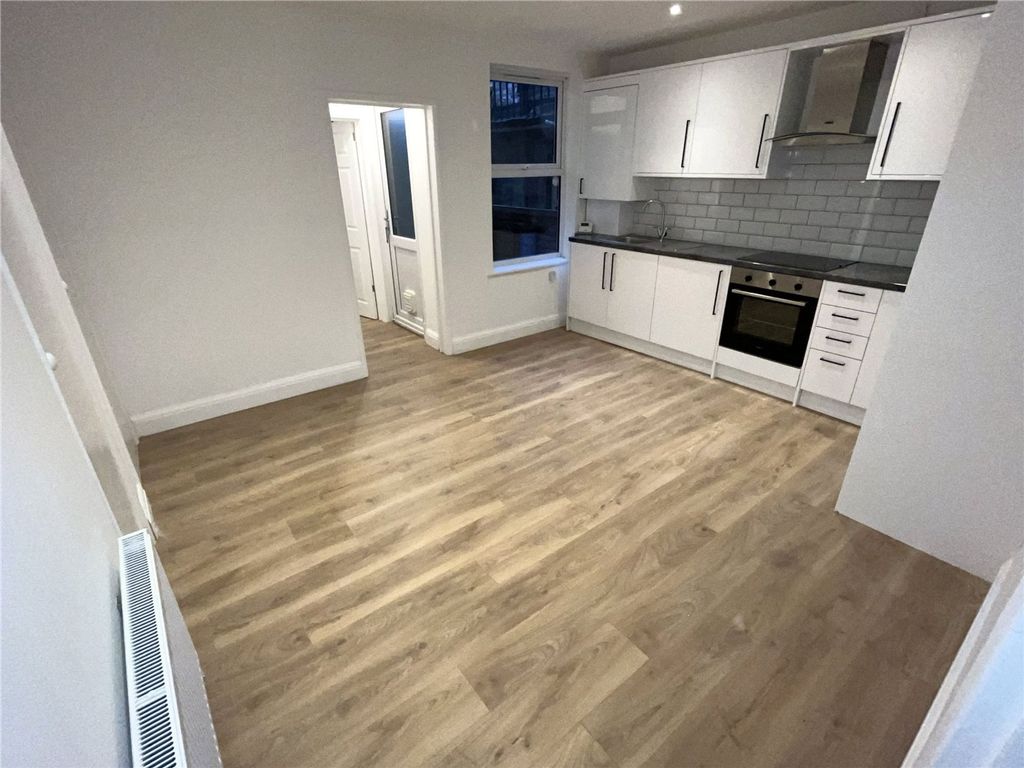 Property photo 2 of 9 Picture No. 04