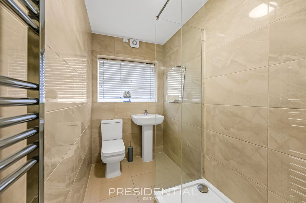 Property photo 3 of 27