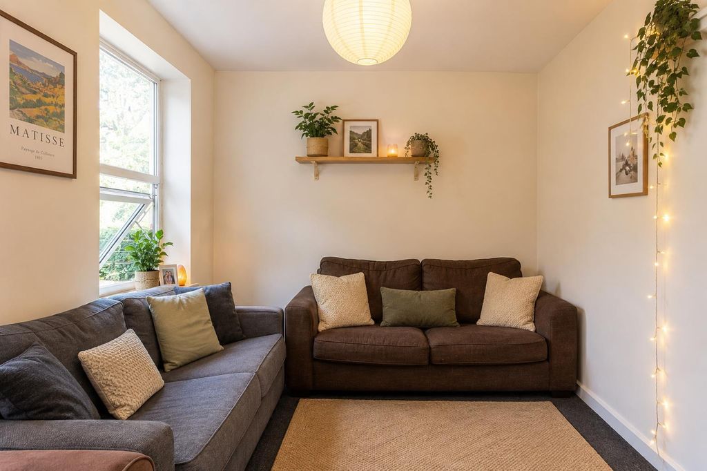 Property photo 1 of 16 Living Room