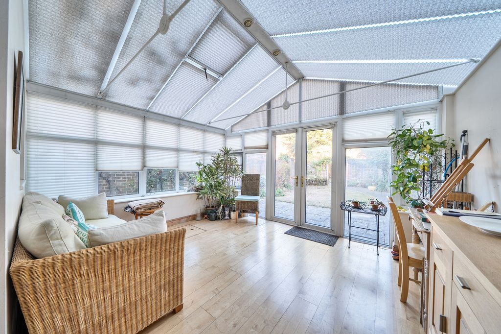 Property photo 2 of 24 Conservatory