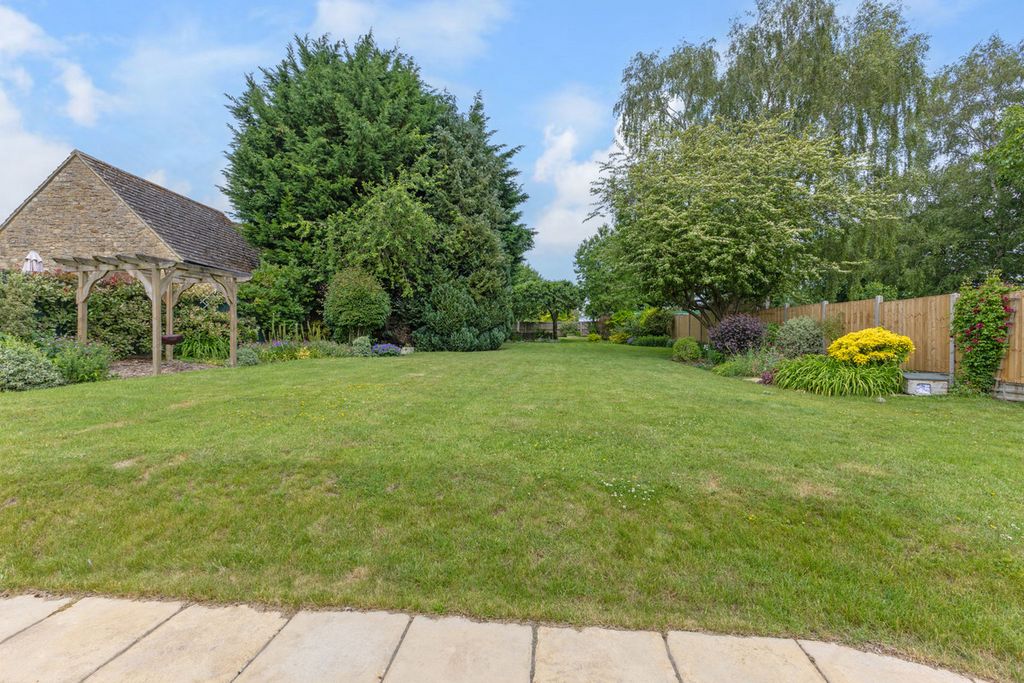 Property photo 2 of 35