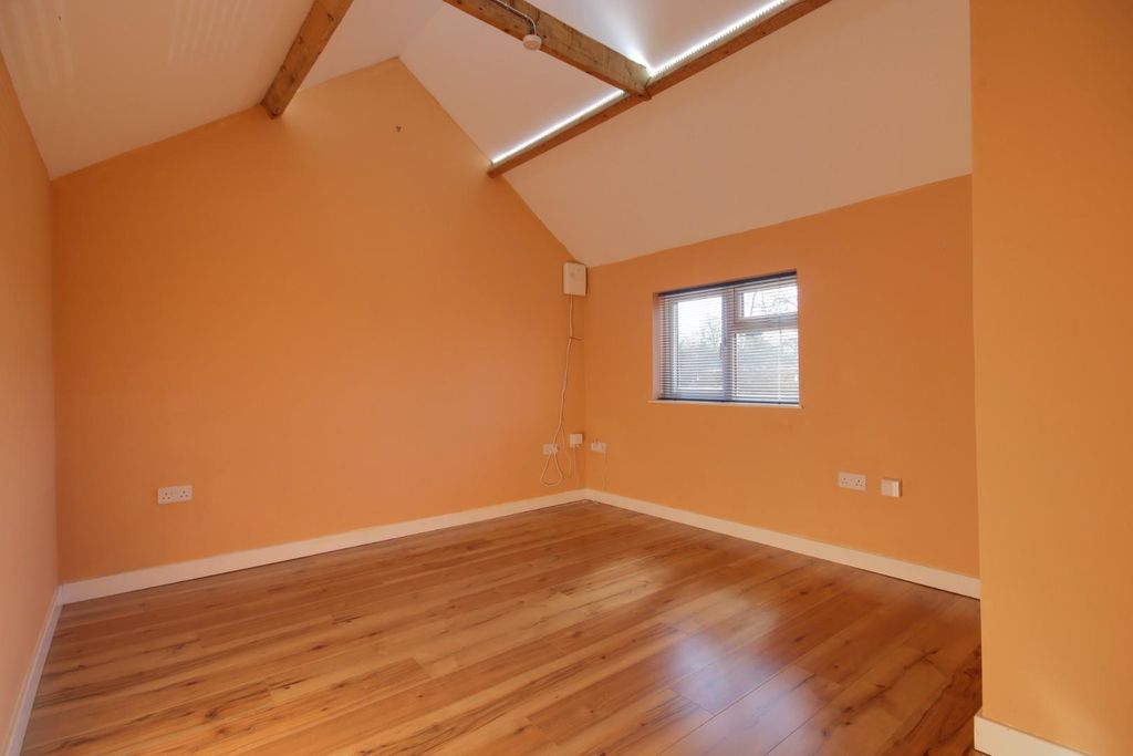 Property photo 3 of 14 Office