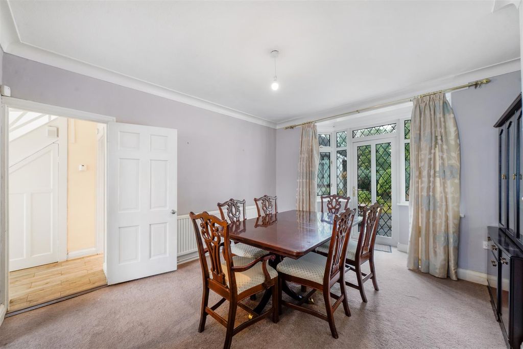 Property photo 2 of 14 136 Cavendish Avenue - 0W3Terux452O2Mplega4.Jpg